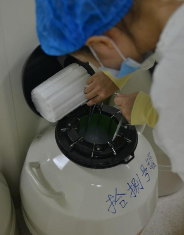 液氮罐內(nèi)部清理 液氮罐內(nèi)部清理